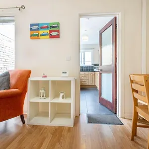 https://close-to-city-centre-cosy-home-off-bustling-ormeau-road.belfasthotelsireland.com