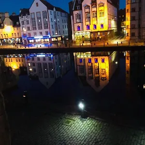 Vibrant At The Shore In Leith Edinburgh