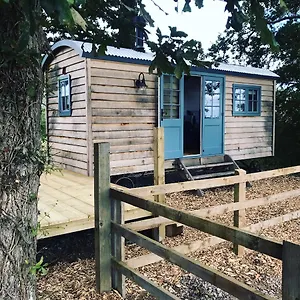 https://skylark-shepherds-hut.tophotelsbath.com
