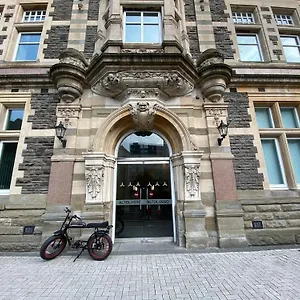 https://luxury-cardiff-city-centre-apartments.cardiffhotelswales.com