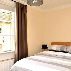 https://spotless-bright-2-double-bed-period-features.tophotelsbath.com