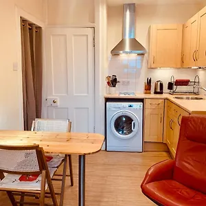 Royal Mile Apt, Just 1 Min From Castle! Edinburgh