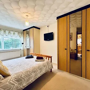 https://apt-eejs-cozy-2-bedroom-in.tophotelsbath.com
