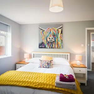 https://hunters-lodge-exeter.cardiffhotelswales.com
